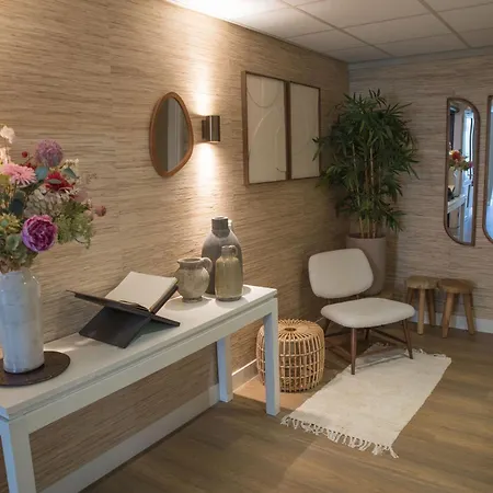 Hotel Aan Zee 3*