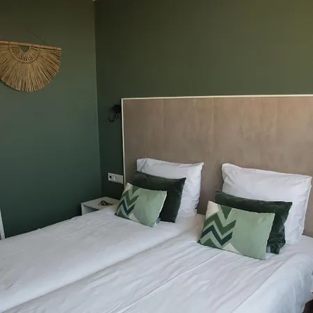 Aan Zee Hotel 3*
